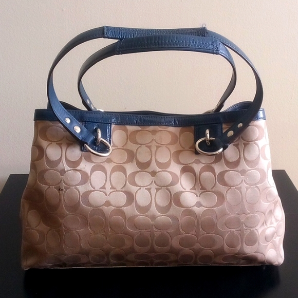 Coach - Picture 2 of 7